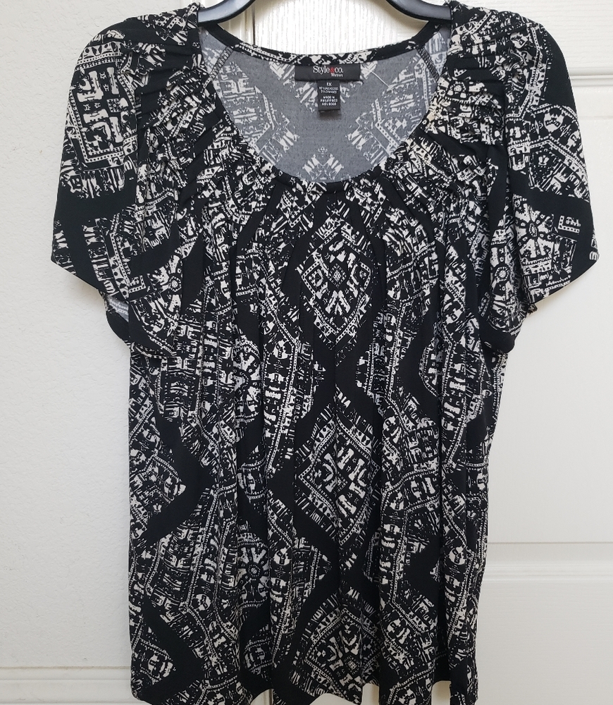 Style & Co Black/White CrissCross Mosaic Top